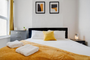 Entire 5 Bedroom home in Birkenhead-Free Parking, Group & Family-Friendly, Free Internet